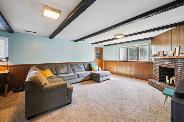 1040 Fran Lin Parkway, Munster, IN 46321