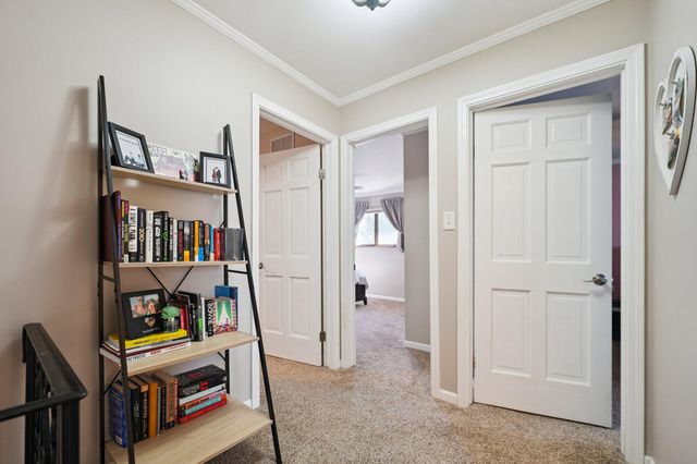 1040 Fran Lin Parkway, Munster, IN 46321