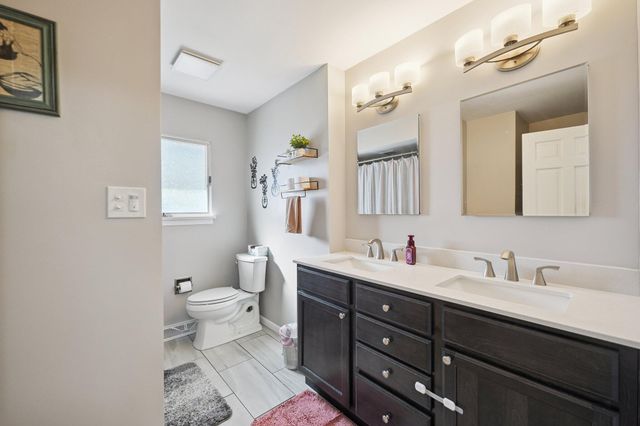 1040 Fran Lin Parkway, Munster, IN 46321