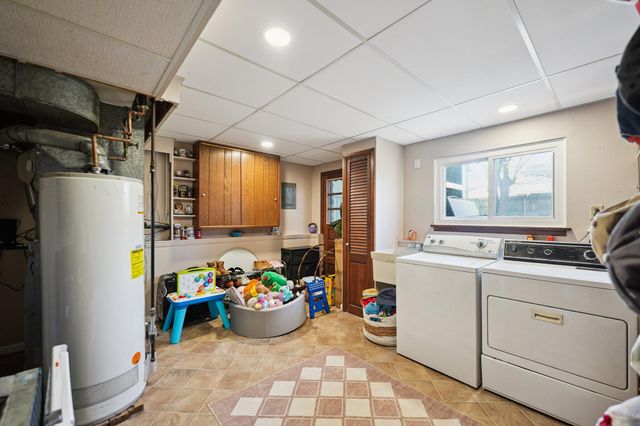 1040 Fran Lin Parkway, Munster, IN 46321