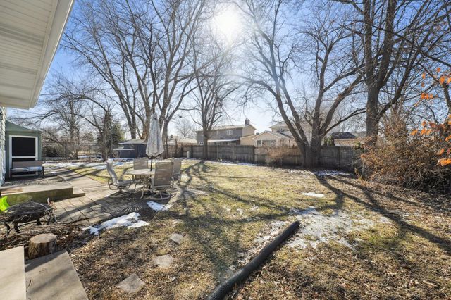 1040 Fran Lin Parkway, Munster, IN 46321