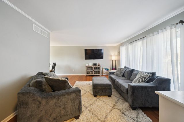 1040 Fran Lin Parkway, Munster, IN 46321