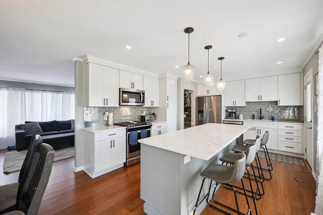 1040 Fran Lin Parkway, Munster, IN 46321