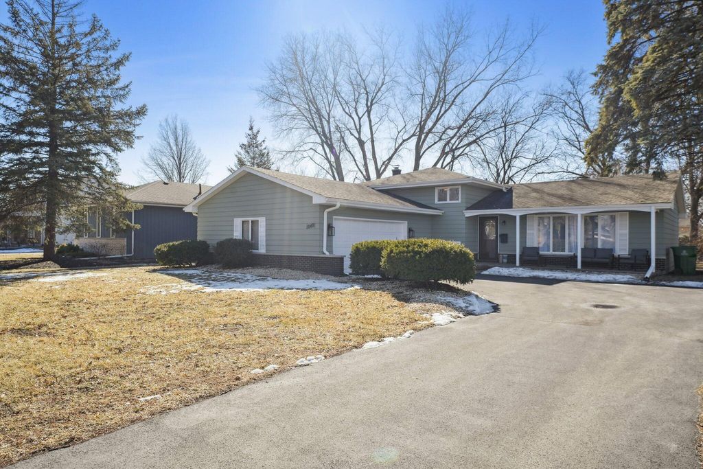 1040 Fran Lin Parkway, Munster, IN 46321