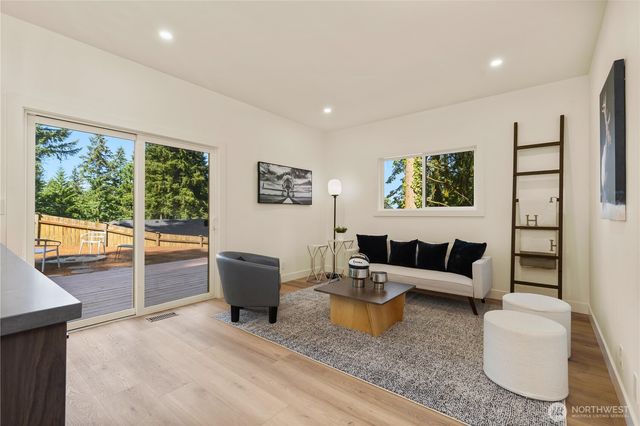 16142 SE 42nd Place, Bellevue, WA 98006