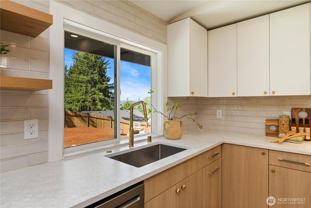 16142 SE 42nd Place, Bellevue, WA 98006