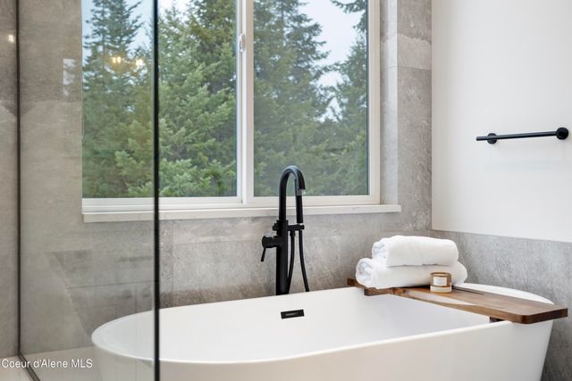 227 Mesa Drive, Athol, ID 83801