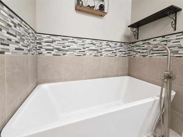 106 E Wayside Drive, Westlake, LA 70669