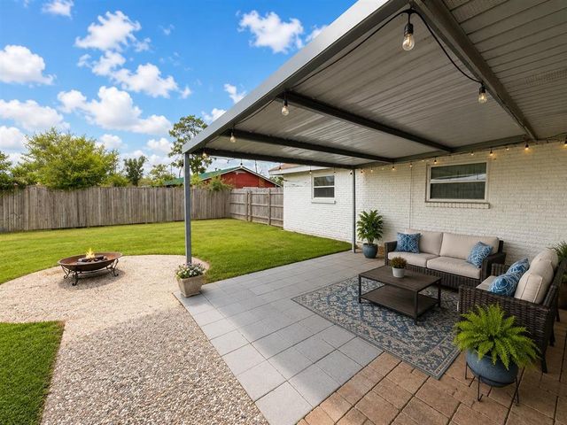 106 E Wayside Drive, Westlake, LA 70669