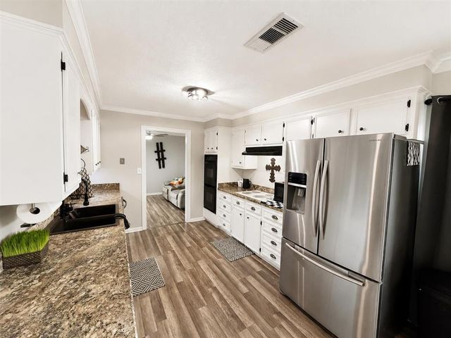 106 E Wayside Drive, Westlake, LA 70669