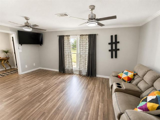 106 E Wayside Drive, Westlake, LA 70669