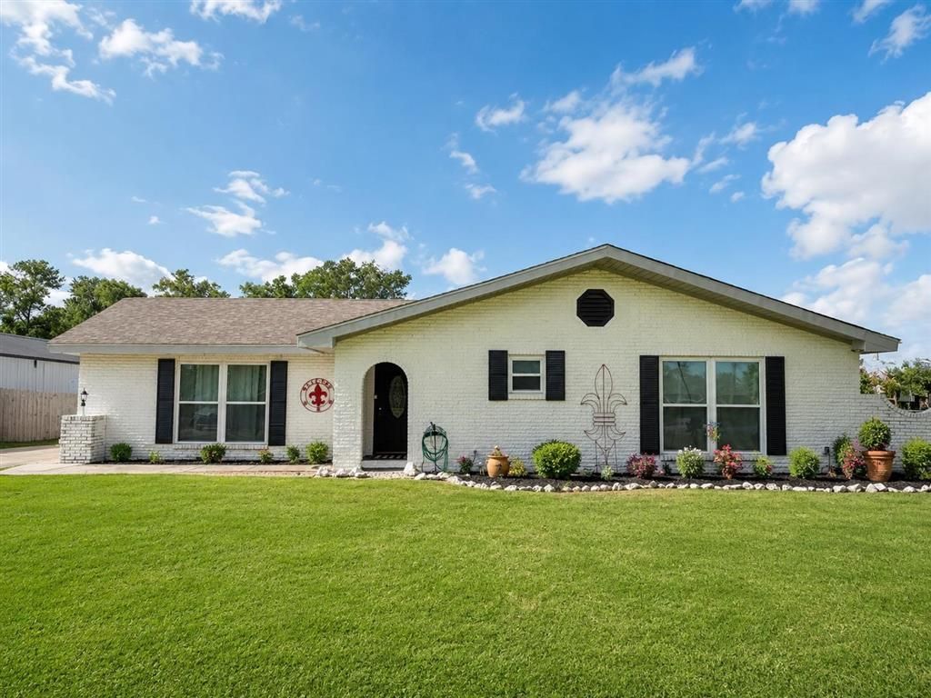 106 E Wayside Drive, Westlake, LA 70669