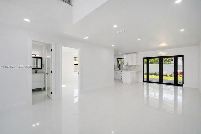 1406 SW 104th Ct, Miami, FL 33174