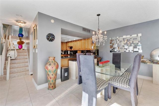 565 NW 98th Avenue 565, Plantation, FL 33324