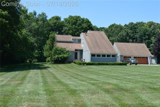 10055 Walnut Hill Drive, Springfield Charter Township, MI 48350