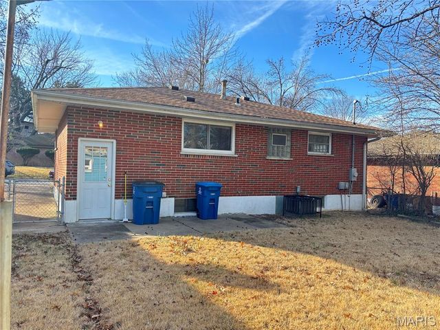 1125 Walker Avenue, St Louis, MO 63138