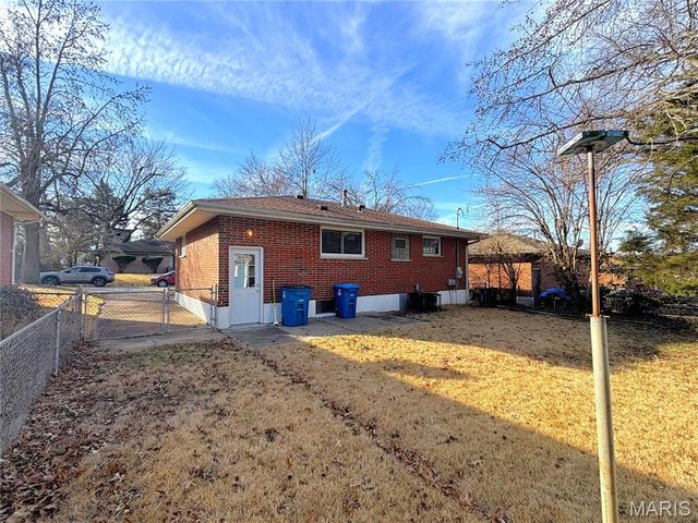 1125 Walker Avenue, St Louis, MO 63138