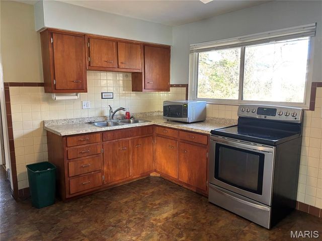 1125 Walker Avenue, St Louis, MO 63138