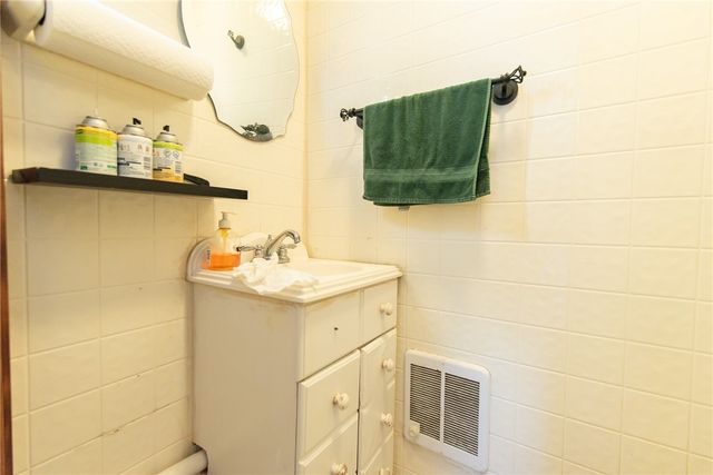 217 4th Avenue, Woonsocket, RI 02895