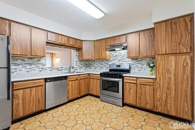 354 Willowbrook Drive, North Brunswick, NJ 08902