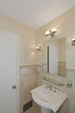 25 Brookfield Road, Mount Vernon, NY 10552