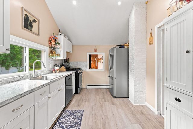 33 Beacon Hill Road, Derry, NH 03038