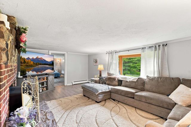 33 Beacon Hill Road, Derry, NH 03038