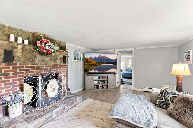 33 Beacon Hill Road, Derry, NH 03038