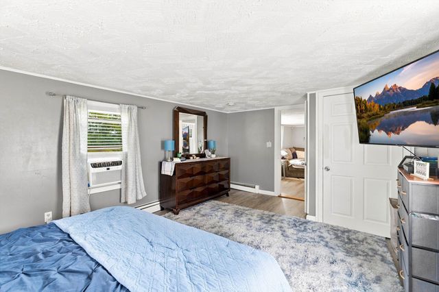 33 Beacon Hill Road, Derry, NH 03038