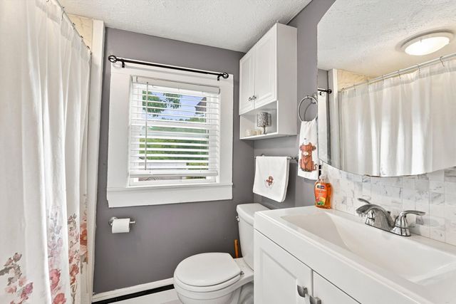 33 Beacon Hill Road, Derry, NH 03038