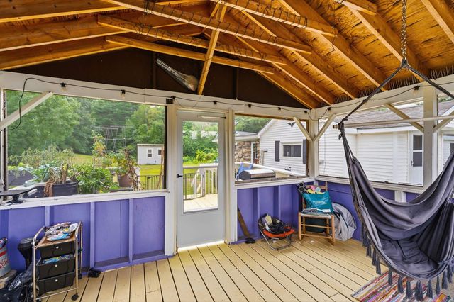 33 Beacon Hill Road, Derry, NH 03038