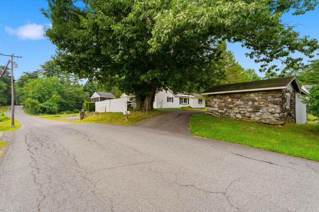 33 Beacon Hill Road, Derry, NH 03038