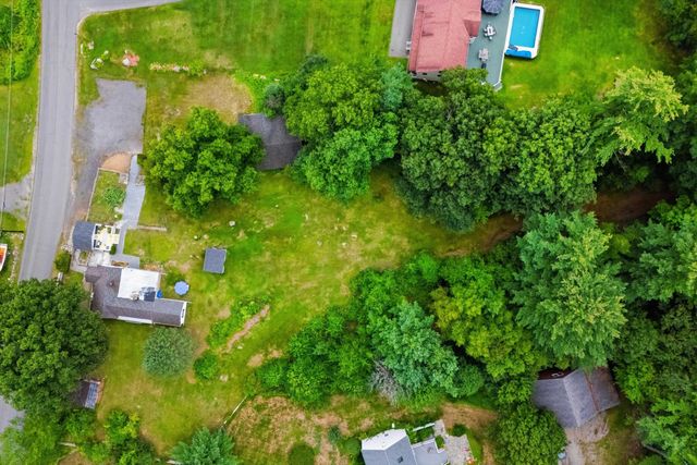 33 Beacon Hill Road, Derry, NH 03038