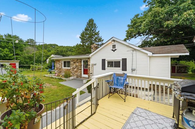 33 Beacon Hill Road, Derry, NH 03038