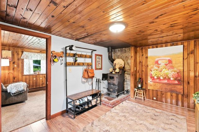 33 Beacon Hill Road, Derry, NH 03038