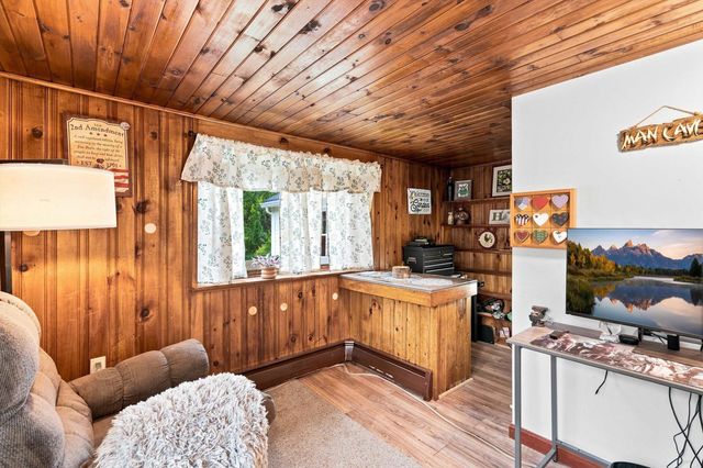 33 Beacon Hill Road, Derry, NH 03038