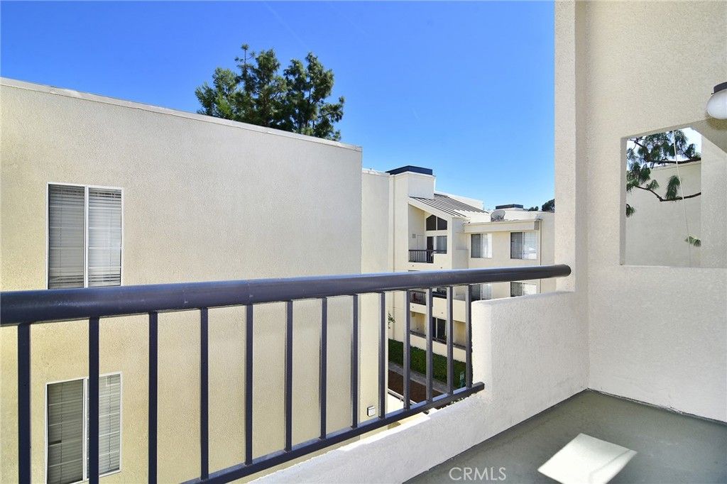 Image 12 of property listing at 5500 Owensmouth Avenue 311, Woodland Hills, CA 91367