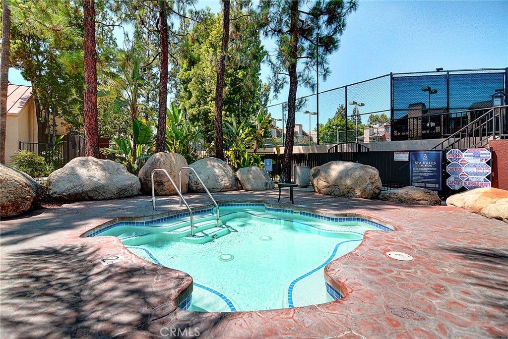 Image 14 of property listing at 5500 Owensmouth Avenue 311, Woodland Hills, CA 91367