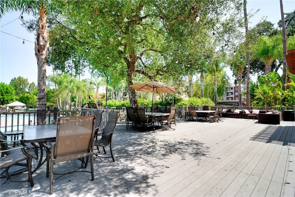 Image 15 of property listing at 5500 Owensmouth Avenue 311, Woodland Hills, CA 91367