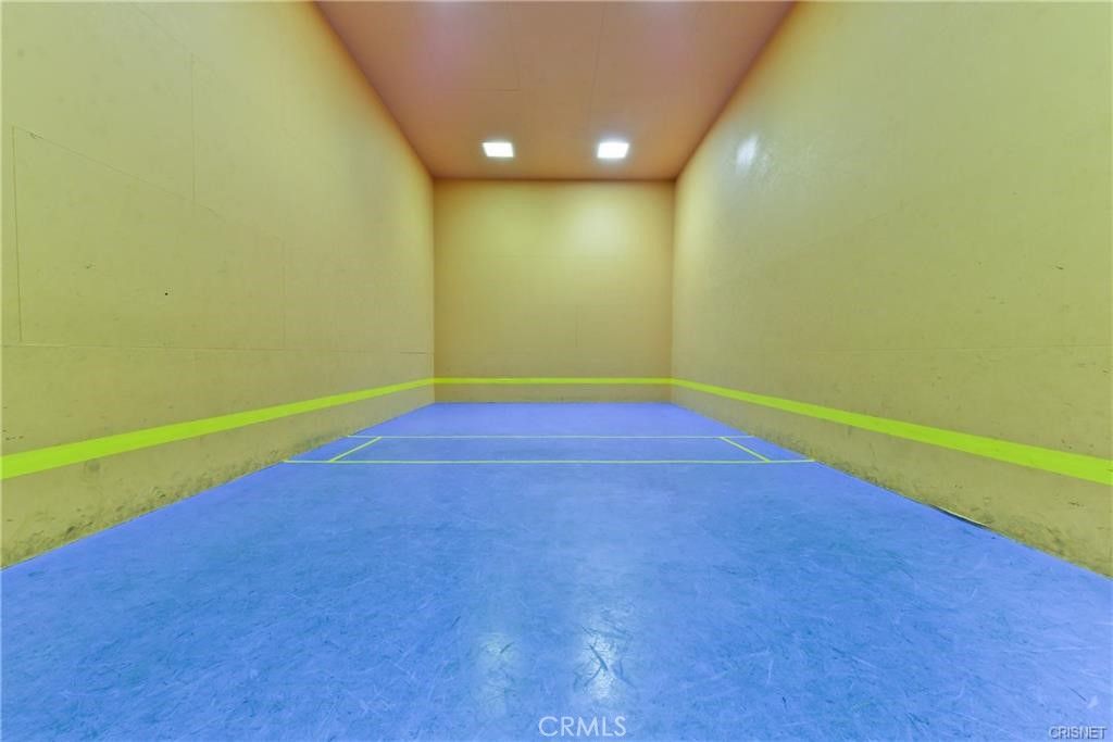 Image 20 of property listing at 5500 Owensmouth Avenue 311, Woodland Hills, CA 91367