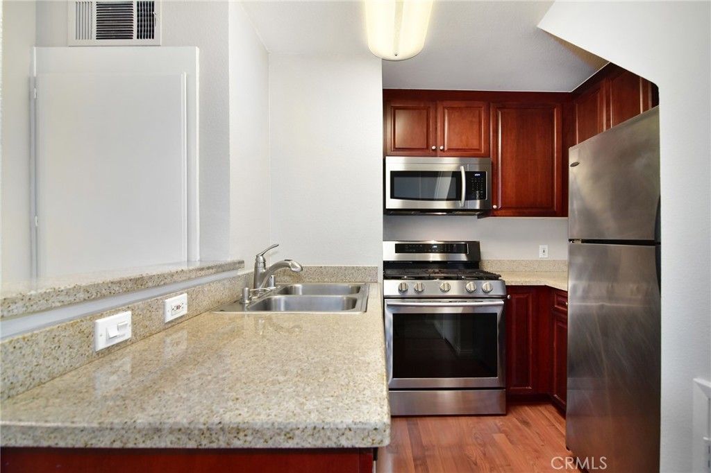 Image 6 of property listing at 5500 Owensmouth Avenue 311, Woodland Hills, CA 91367