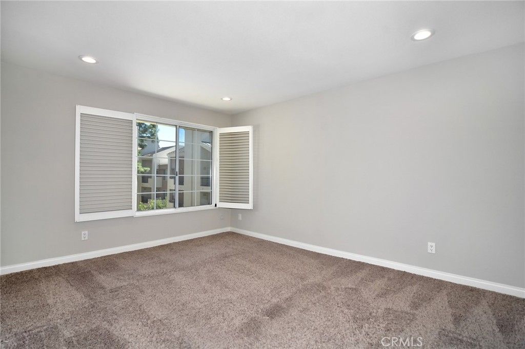 Image 7 of property listing at 5500 Owensmouth Avenue 311, Woodland Hills, CA 91367