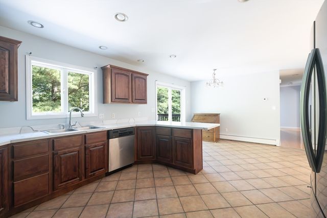 126 Dyer St, Gardner, MA 01440