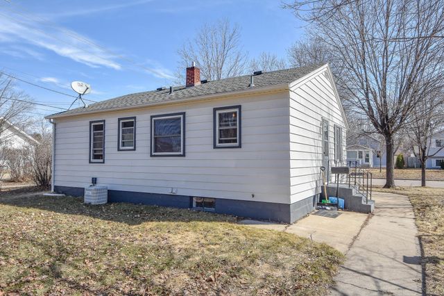 239 32nd Avenue N, Saint Cloud, MN 56303