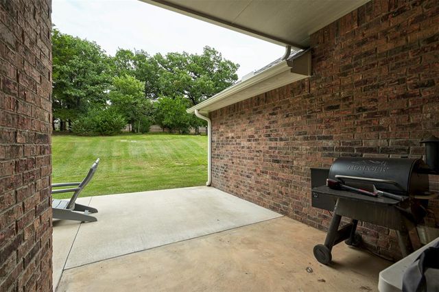 8980 Overlook Drive, Guthrie, OK 73044