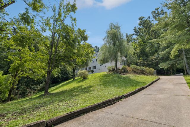 6633 Ellesmere Rd, Nashville, TN 37205