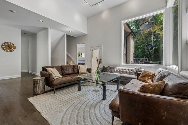 6633 Ellesmere Rd, Nashville, TN 37205