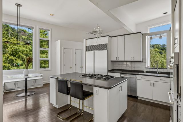 6633 Ellesmere Rd, Nashville, TN 37205