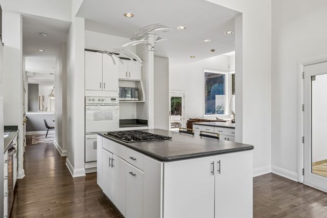 6633 Ellesmere Rd, Nashville, TN 37205