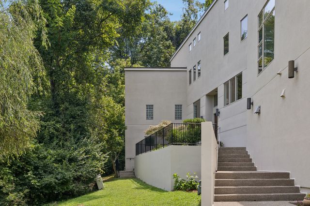 6633 Ellesmere Rd, Nashville, TN 37205